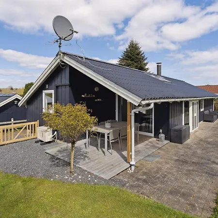 Holiday home Petrus - 750m From The Sea In Se Jutland By Interhome